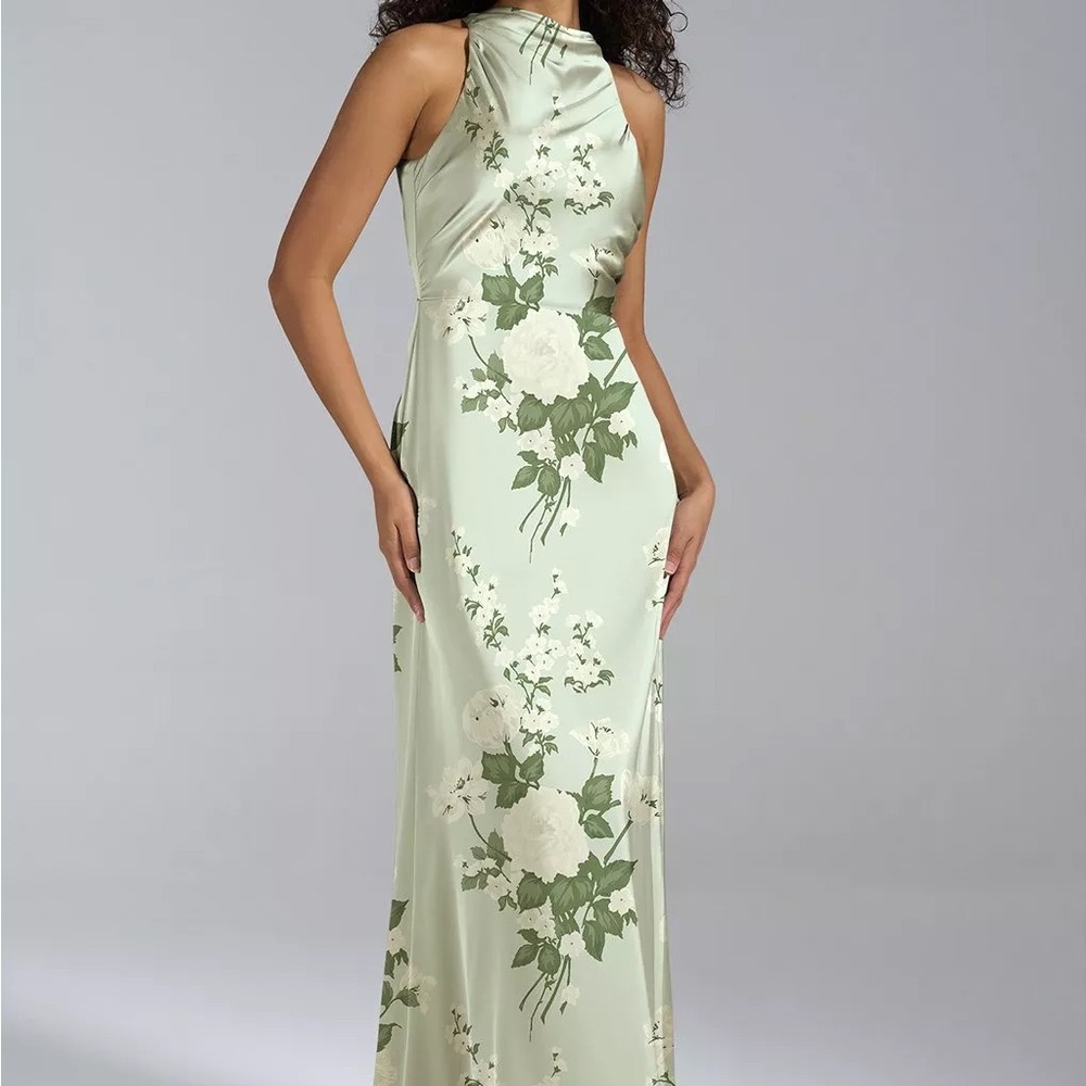 Elegant Floral Maxi Dress in Soft Green